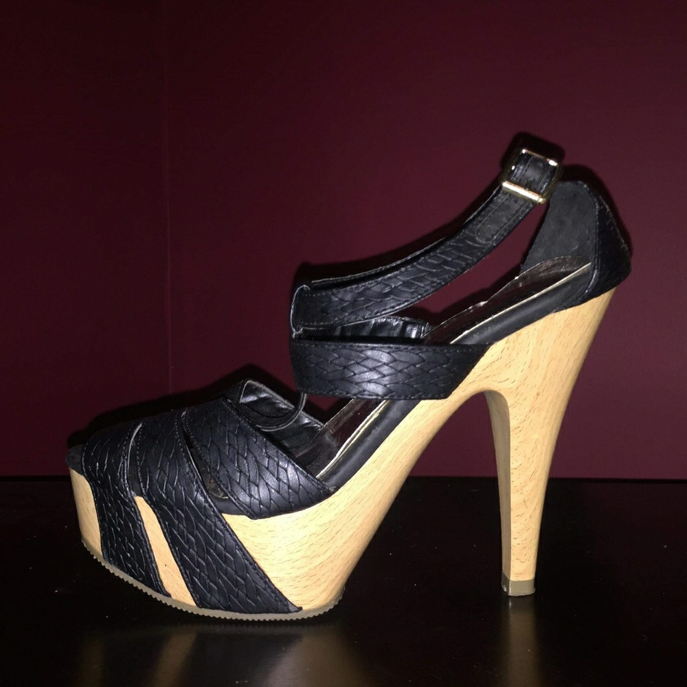 Shoes. Size 9. Size not visible